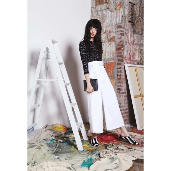 🎀SOLD🎀Alice + Olivia x Basquiat Graffiti Delaina Crop Top - Picture 3 of 9